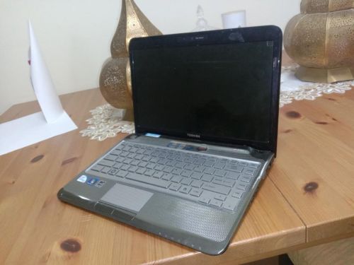 laptop Toshiba 700QR