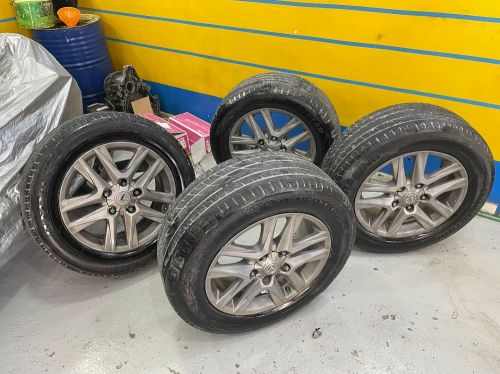Lexus 570 tyres
& wheel cups
...
