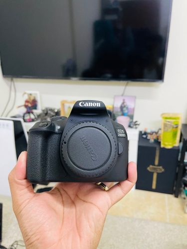 CANON 2000D (with memory card 32)