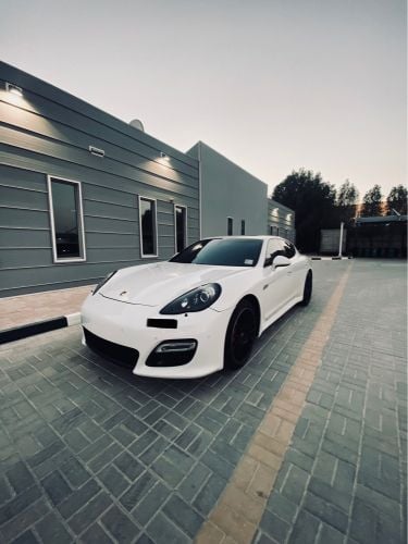 Porsche Panamera (GTS)