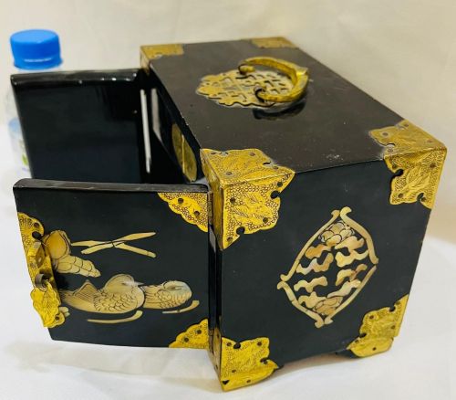 صندوق ياباني قديم