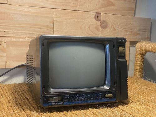 تلفزيون صغير 1980