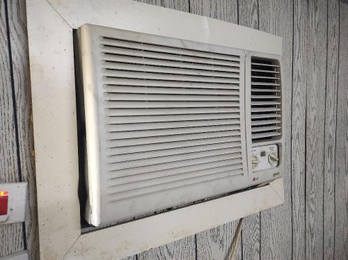 WINDOW AC FOR SALE GOOD CONDITION