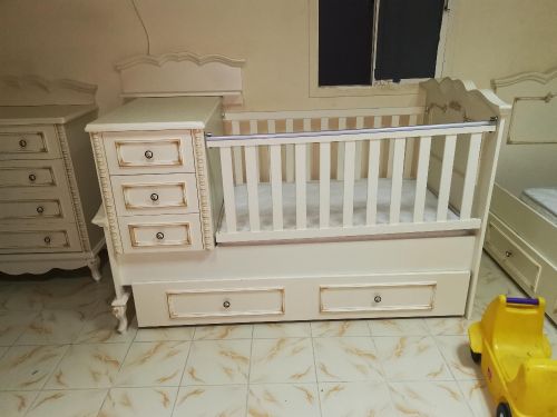 semi new baby bed set