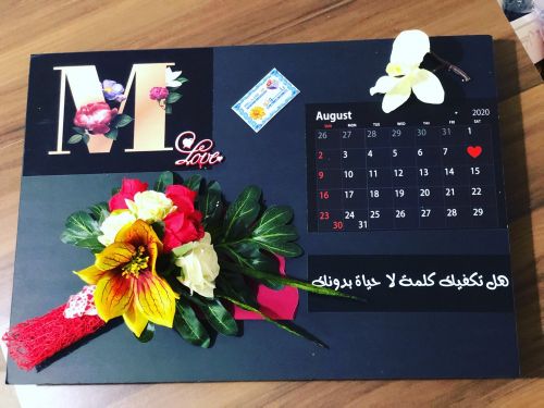 Gift memories board with flowers
